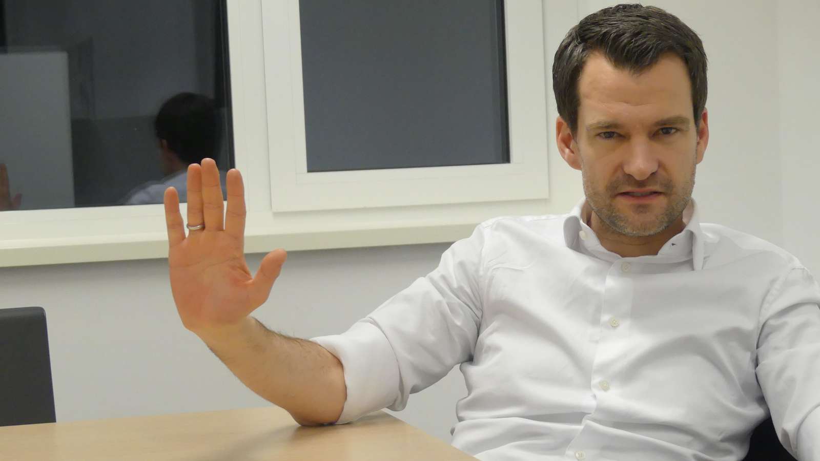 Die Hände reden mit: Polit-Profi Johannes Vogel redet schnell, denkt schnell, antwortet ohne Zögern und mit klarer Gestik. © Olaf Moos