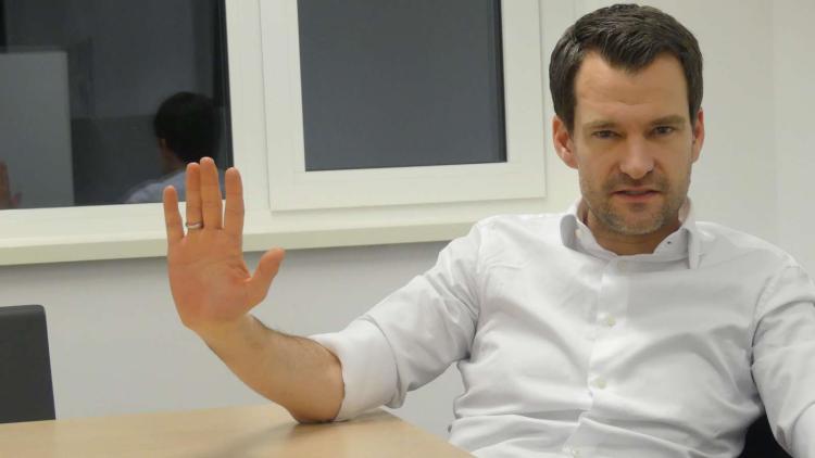 Die Hände reden mit: Polit-Profi Johannes Vogel redet schnell, denkt schnell, antwortet ohne Zögern und mit klarer Gestik. © Olaf Moos